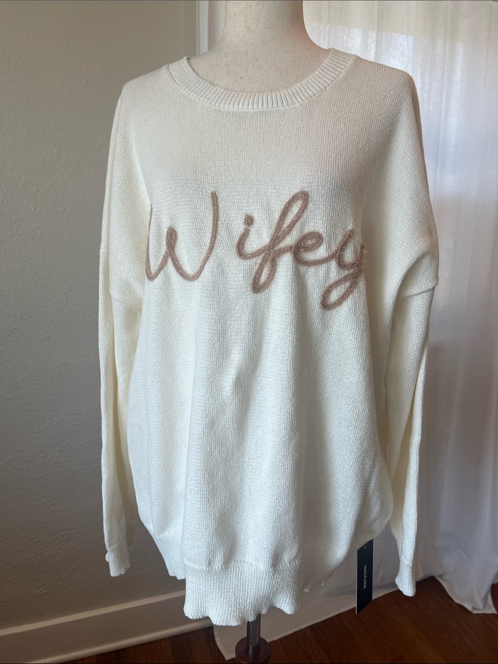 Korye Cream Crewneck Sweater with Script “Wifey” Detail. Size 2X. NWT.
